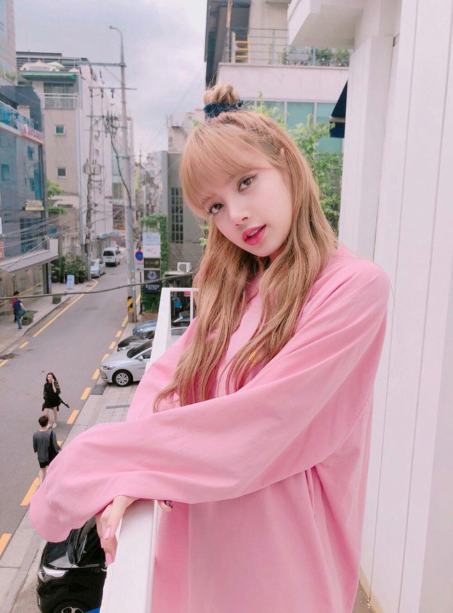 Black Pink có tận 6 kiểu tóc buộc nửa vừa xinh vừa sang, chị em hãy sáng tạo như họ để luôn tươi mới - Ảnh 6. Black Pink có tận 6 kiểu tóc buộc nửa vừa xinh vừa sang, chị em hãy sáng tạo như họ để luôn tươi mới - Ảnh 6.