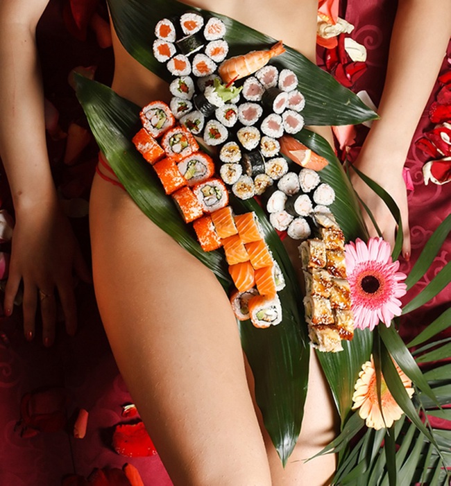 &quot;Khỏa thân đựng sushi” - nghề nghiệp độc đáo đến từ Nhật Bản và loạt quy định khắt khe cho người &quot;nhập môn&quot; - Ảnh 2.