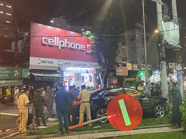 Nhân chứng vụ Camry tông hàng chục xe máy giữa ngã tư Sài Gòn: Ai cũng chảy máu, nữ tài xế sợ hãi vái lạy - Ảnh 2. Nhân chứng vụ Camry tông hàng chục xe máy giữa ngã tư Sài Gòn: Ai cũng chảy máu, nữ tài xế sợ hãi vái lạy - Ảnh 2.