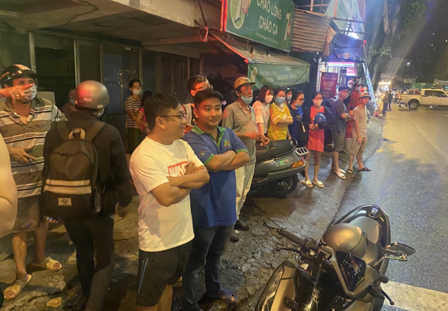 Nhân chứng vụ Camry tông hàng chục xe máy giữa ngã tư Sài Gòn: Ai cũng chảy máu, nữ tài xế sợ hãi vái lạy - Ảnh 8. Nhân chứng vụ Camry tông hàng chục xe máy giữa ngã tư Sài Gòn: Ai cũng chảy máu, nữ tài xế sợ hãi vái lạy - Ảnh 8.
