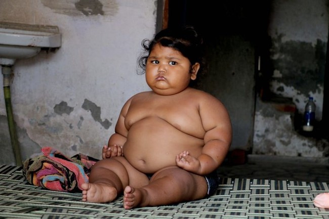 Bé gái ú na ú nần nổi tiếng bất ngờ vì 8 tháng tuổi đã nặng 17kg, diện mạo khi lớn hơn càng gây ngỡ ngàng cho nhiều người - Ảnh 10.