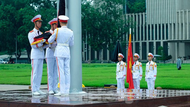 Lễ thượng cờ rủ Quốc tang nguyên Tổng Bí thư Lê Khả Phiêu - Ảnh 12.