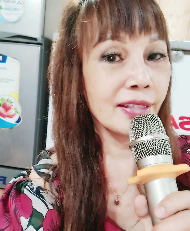 Cô dâu 63 tuổi ở Cao Bằng khoe cận cảnh tấm bia đá khắc tên hai vợ chồng từng bị cho là "điềm gở", tiết lộ những lời chửi rủa cay nghiệt nhận được suốt 2 năm lấy chồng vừa qua - Ảnh 6. Cô dâu 63 tuổi ở Cao Bằng khoe cận cảnh tấm bia đá khắc tên hai vợ chồng từng bị cho là "điềm gở", tiết lộ những lời chửi rủa cay nghiệt nhận được suốt 2 năm lấy chồng vừa qua - Ảnh 6.