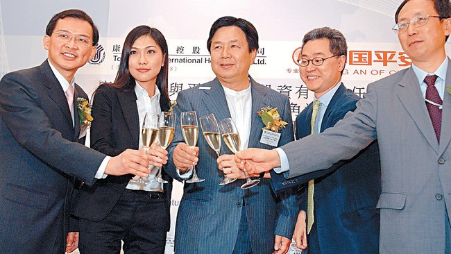 Thiên kim triệu đô của Vua đồ chơi Hồng Kông: Xinh đẹp và giỏi giang, 25 tuổi trở thành chủ tịch, đột ngột thông báo kết hôn với một nhà thiết kế - Ảnh 4.