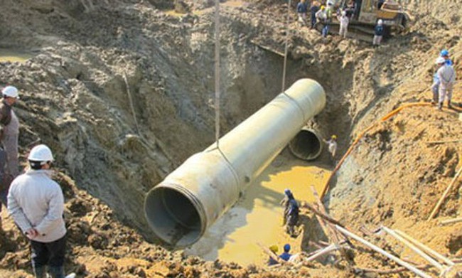 Đường ống nước sông Đà gặp sự cố thứ ba chỉ trong 1 tháng - Ảnh 1.
