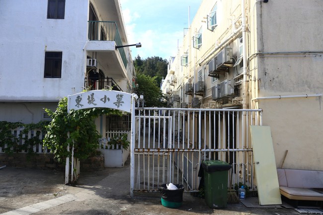 Nhà nghỉ kỳ dị: Tọa lạc trên hòn đảo thiên đường nhưng chứa đựng cái chết của hai mẹ con kéo theo hàng loạt vụ tự tử bí ẩn khác - Ảnh 1. Nhà nghỉ kỳ dị: Tọa lạc trên hòn đảo thiên đường nhưng chứa đựng cái chết của hai mẹ con kéo theo hàng loạt vụ tự tử bí ẩn khác - Ảnh 1.