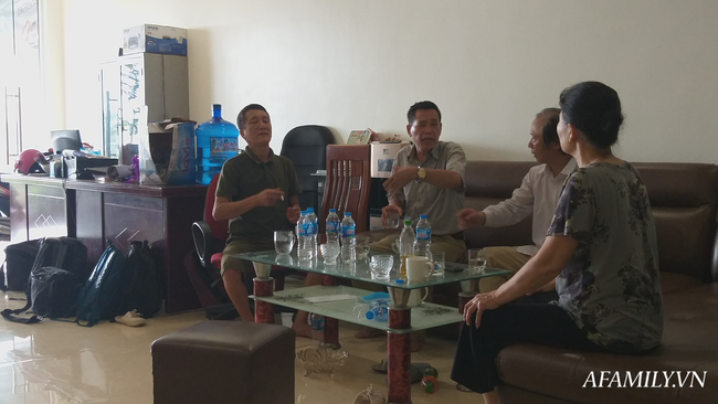 Hàng xóm, người thân và cả những người không quen biết mừng rơi nước mắt, ùn ùn tới chia vui cùng gia đình cậu bé mất tích ở Bắc Ninh - Ảnh 6.