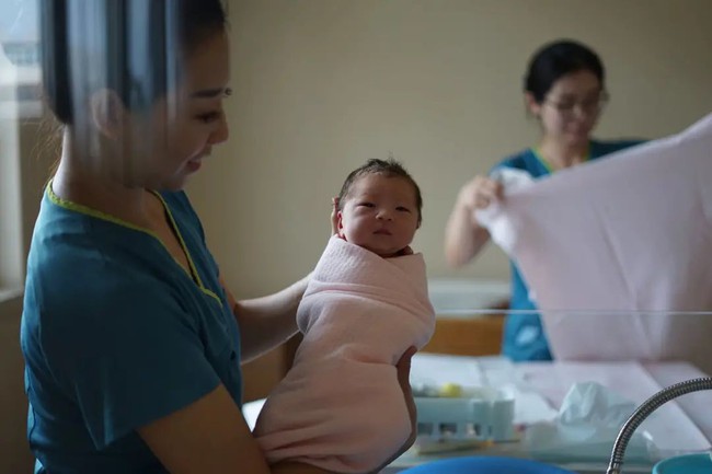 Khi phụ nữ Trung Quốc mất quyền tự do sinh đẻ: Ngay cả việc mang thai cũng phải xếp hàng và hậu quả khôn lường nếu như dám sinh sớm - Ảnh 4.