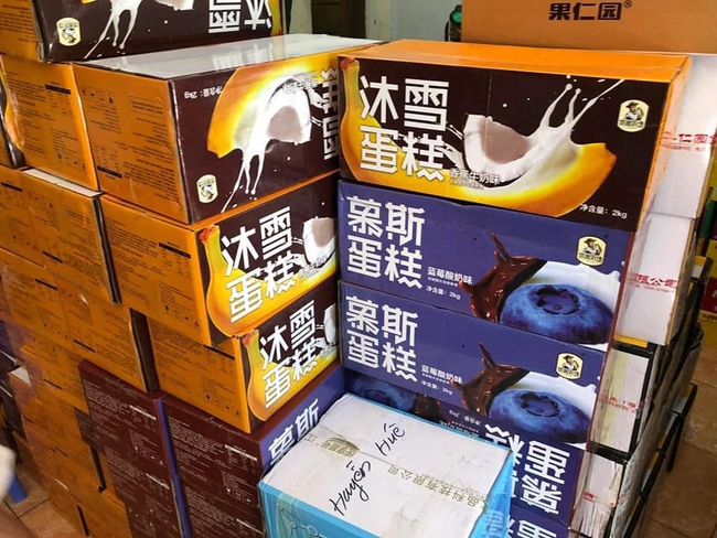 Hơn 10 tấn bánh kẹo, trà sữa không rõ nguồn gốc tuồn vào Hà Nội chờ bán dịp Trung thu - Ảnh 3.