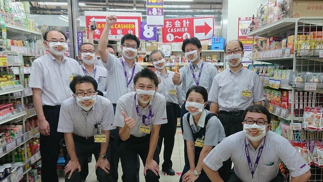 Cửa hàng ở Nhật sáng tạo ra khẩu trang in hình nụ cười để khách hàng cảm thấy thân thiện hơn trong mùa dịch - Ảnh 5.