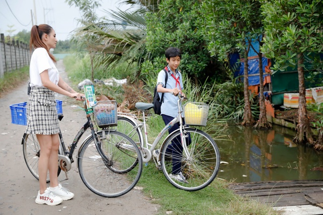 Đồng cảm trước hoàn cảnh khó khăn Võ Hoàng Yến tự bỏ tiền túi giúp đỡ gia đình và động viên cậu học trò nghèo có mẹ bị u não - Ảnh 4.