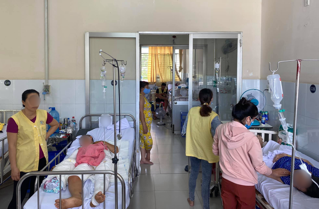 Bệnh viện Chợ Rẫy báo cáo hàng loạt trường hợp ngộ độc botulinum do ăn pate Minh Chay - Ảnh 1.
