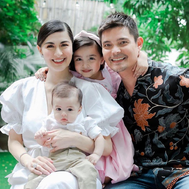 "The most beautiful beauty in the Philippines"  Marian Rivera shows off the moment her daughter was hugged by her father 4 years ago and 4 years later, her adorable expression is hard to take your eyes off - Photo 4.