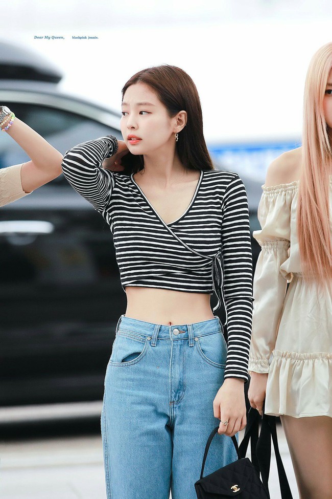 Jennie diện crop top theo những cách thật tinh tế mà tôn dáng hết cỡ, hay nhất là không khó để chị em &quot;đu&quot; theo - Ảnh 3.