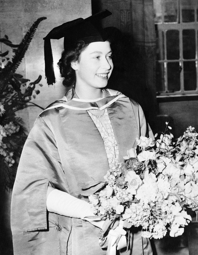 Một loạt ảnh hiếm thời trẻ của Nữ hoàng Anh cho thấy bà đích thực là tuyệt sắc giai nhân với khí chất khó ai sánh bằng - Ảnh 5.