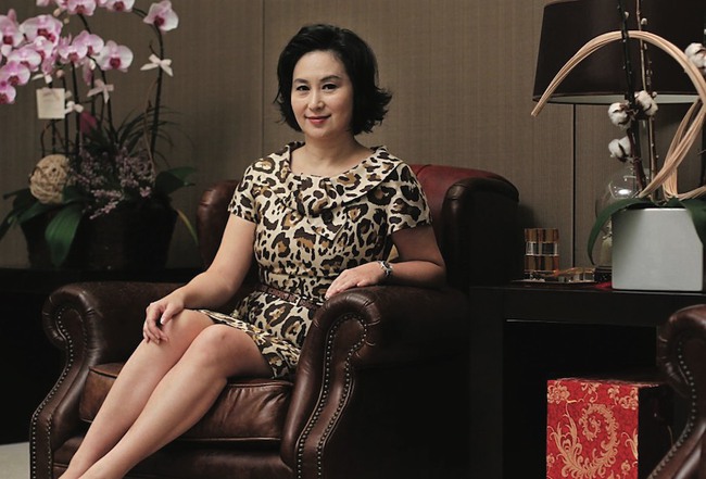 Sau "em gái bị bỏ rơi" và người cháu ngoài giá thú, Hà Siêu Quỳnh đã có động thái pháp lý với tài sản thừa kế từ Vua sòng bài Macau - Ảnh 1. Sau "em gái bị bỏ rơi" và người cháu ngoài giá thú, Hà Siêu Quỳnh đã có động thái pháp lý với tài sản thừa kế từ Vua sòng bài Macau - Ảnh 1.