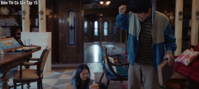 "Điên thì có sao": Kim Soo Hyun bế bồng Seo Ye Ji lên giường sau khi bị bạn gái từ mặt - Ảnh 4. "Điên thì có sao": Kim Soo Hyun bế bồng Seo Ye Ji lên giường sau khi bị bạn gái từ mặt - Ảnh 4.
