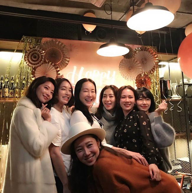 Những hội bạn thân sở hữu toàn gương mặt đình đám nhất nhì Kbiz: Son Ye Jin và Song Hye Kyo đều có được hội chị em toàn mỹ nhân - Ảnh 1.