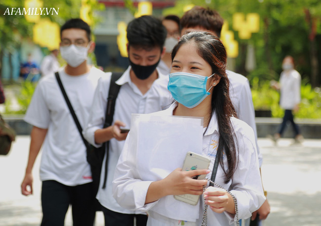 Nhật ký của 1 người mẹ có con thi tốt nghiệp THPT đặc biệt nhất lịch sử: Căng thẳng suốt nửa năm trời mà đọc xong ai cũng chảy nước mắt - Ảnh 3. Nhật ký của 1 người mẹ có con thi tốt nghiệp THPT đặc biệt nhất lịch sử: Căng thẳng suốt nửa năm trời mà đọc xong ai cũng chảy nước mắt - Ảnh 3.