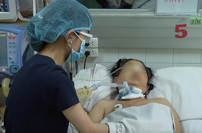 Anh trai 2 bệnh nhân ngộ độc nặng, điều trị tại BV Bệnh Nhiệt đới TP.HCM cũng sụp mi sau khi ăn Pate Minh Chay - Ảnh 3.