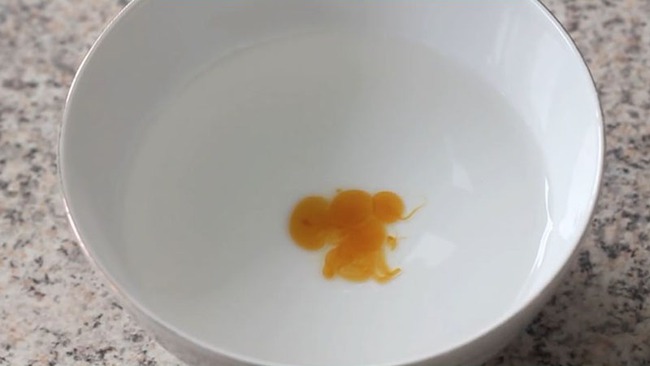 Hí hửng nấu nước đường để làm bánh Trung Thu, chàng trai khóc thét vì "quái vật" đen xì xì tấn công gian bếp, hội chị em cười ngặt nghẽo chỉ ra điểm sai nhất của anh - Ảnh 5. Hí hửng nấu nước đường để làm bánh Trung Thu, chàng trai khóc thét vì "quái vật" đen xì xì tấn công gian bếp, hội chị em cười ngặt nghẽo chỉ ra điểm sai nhất của anh - Ảnh 5.