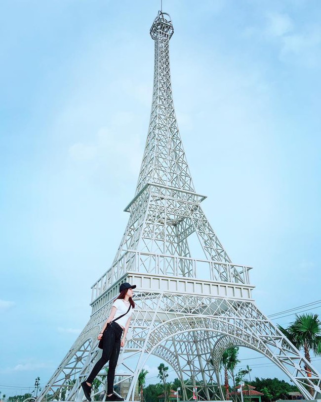 Tháp Eiffel lại xuất hiện ở Việt Nam phiên bản &quot;đồng không mông quạnh&quot; - Ảnh 5.