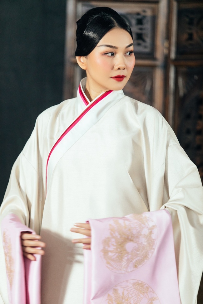 Cảnh Thanh Hằng mặc phượng bào 10kg của Hoàng hậu Dương Vân Nga: Quyền lực đúng đẳng cấp siêu mẫu - Ảnh 4.