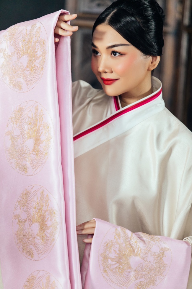 Cảnh Thanh Hằng mặc phượng bào 10kg của Hoàng hậu Dương Vân Nga: Quyền lực đúng đẳng cấp siêu mẫu - Ảnh 6.