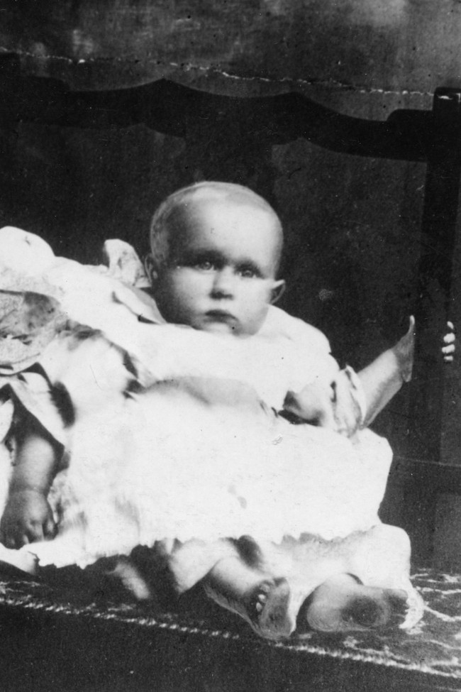Chiếc giày nhỏ bé trong viện bảo tàng bất ngờ hóa giải mọi nghi ngờ về thi thể &quot;em bé vô danh&quot; trên con tàu Titanic sau gần 100 năm - Ảnh 4.