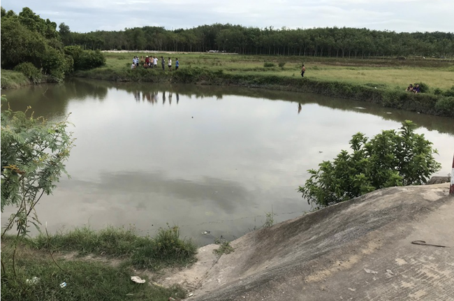 Lẻn đi tắm, 5 trẻ ở An Giang chết đuối thương tâm dưới hồ nước sau vườn - Ảnh 1.