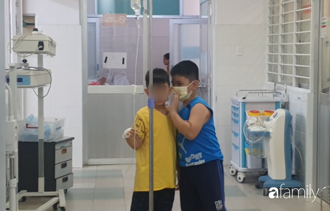 Hàng chục trẻ nghi ngộ độc sau bữa ăn ở trường tiểu học Bình Trưng Đông: Nạn nhân nhập viện tăng lên 45 người - Ảnh 5.