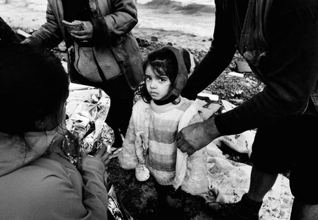 Những bức ảnh và câu chuyện gây ám ảnh người xem về cuộc di cư vượt biển: Bất chấp giá lạnh, hàng triệu người vẫn đi tìm cho mình nơi cư trú an toàn - Ảnh 12.