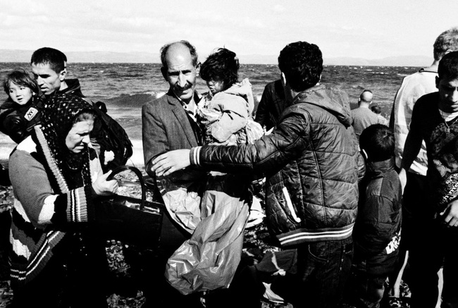 Những bức ảnh và câu chuyện gây ám ảnh người xem về cuộc di cư vượt biển: Bất chấp giá lạnh, hàng triệu người vẫn đi tìm cho mình nơi cư trú an toàn - Ảnh 6.