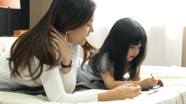 Bài tập tiếng Việt đơn giản nhưng cô bé lại đưa ra đáp án bất ngờ khiến dân tình cười ngả nghiêng: Trẻ con đúng là không biết nói dối! - Ảnh 2. Bài tập tiếng Việt đơn giản nhưng cô bé lại đưa ra đáp án bất ngờ khiến dân tình cười ngả nghiêng: Trẻ con đúng là không biết nói dối! - Ảnh 2.