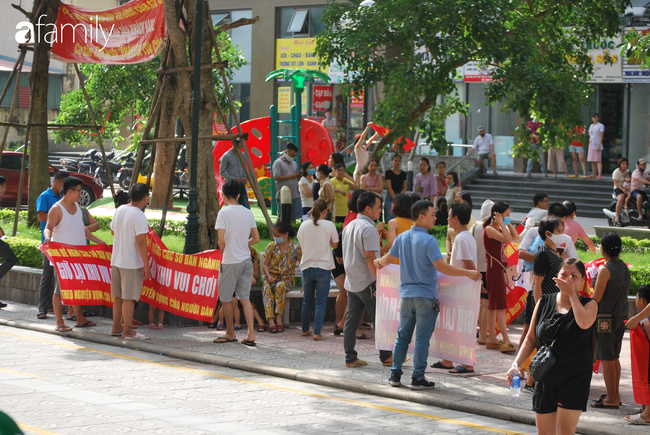 Hà Nội: Hàng nghìn hộ dân chung cư cao cấp phản đối chủ đầu tư lấy sân chơi của trẻ làm chỗ đỗ xe - Ảnh 7.