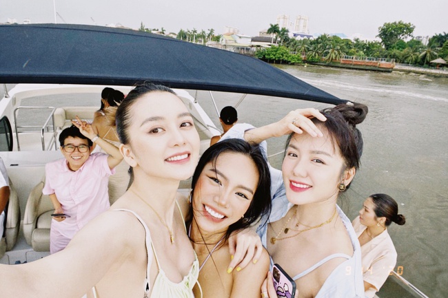 Hội chị em Vũ Thảo My - Phương Ly - Thiều Bảo Trang tự tin khoe dáng nuột nà trong cùng khung hình - Ảnh 6. Hội chị em Vũ Thảo My - Phương Ly - Thiều Bảo Trang tự tin khoe dáng nuột nà trong cùng khung hình - Ảnh 6.