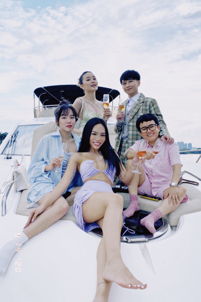 Hội chị em Vũ Thảo My - Phương Ly - Thiều Bảo Trang tự tin khoe dáng nuột nà trong cùng khung hình - Ảnh 8. Hội chị em Vũ Thảo My - Phương Ly - Thiều Bảo Trang tự tin khoe dáng nuột nà trong cùng khung hình - Ảnh 8.