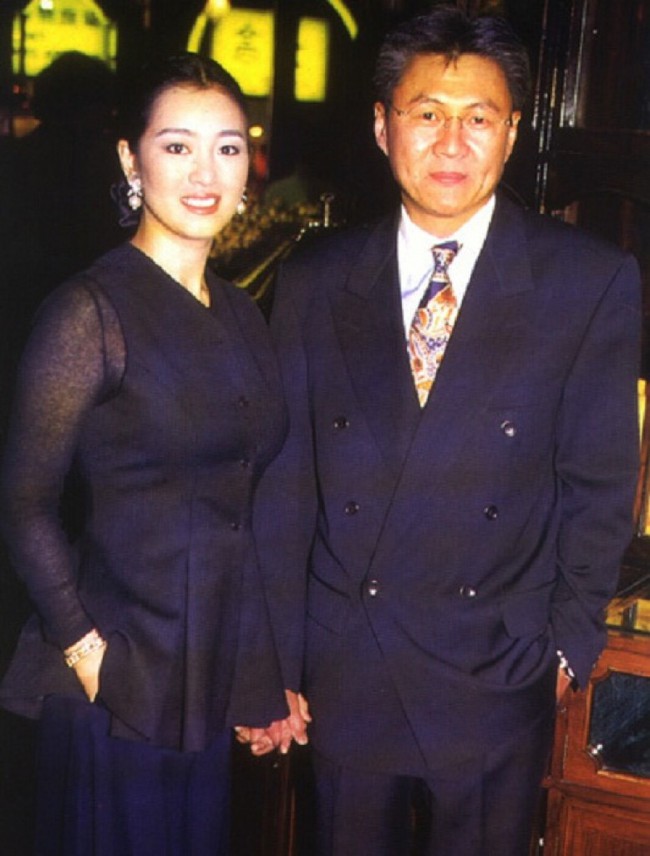 Cái kết của mỹ nhân Cbiz sau khi cùng đại gia "chung hoạn nạn": Người hạnh phúc viên mãn, kẻ bị bỏ rơi tự tử không thành - Ảnh 1. Cái kết của mỹ nhân Cbiz sau khi cùng đại gia "chung hoạn nạn": Người hạnh phúc viên mãn, kẻ bị bỏ rơi tự tử không thành - Ảnh 1.