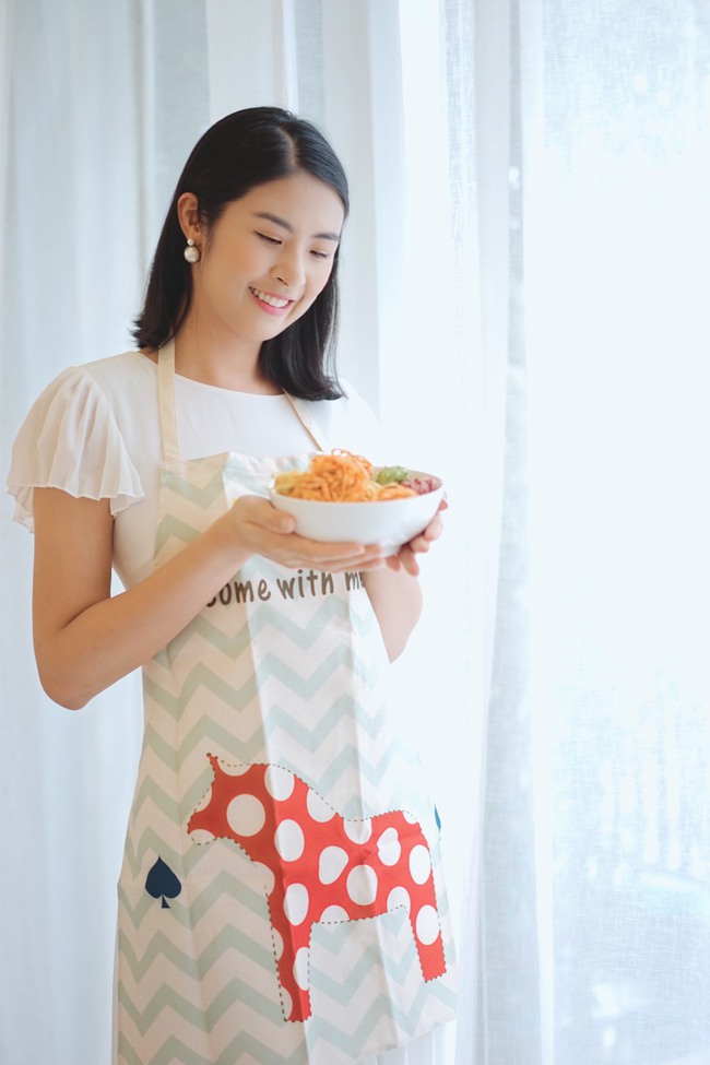 Sắp đến ngày chay, Hoa hậu Ngọc Hân lại trổ tài làm mì xào chay đầy sắc màu khiến chị em rần rần học theo - Ảnh 2. Sắp đến ngày chay, Hoa hậu Ngọc Hân lại trổ tài làm mì xào chay đầy sắc màu khiến chị em rần rần học theo - Ảnh 2.