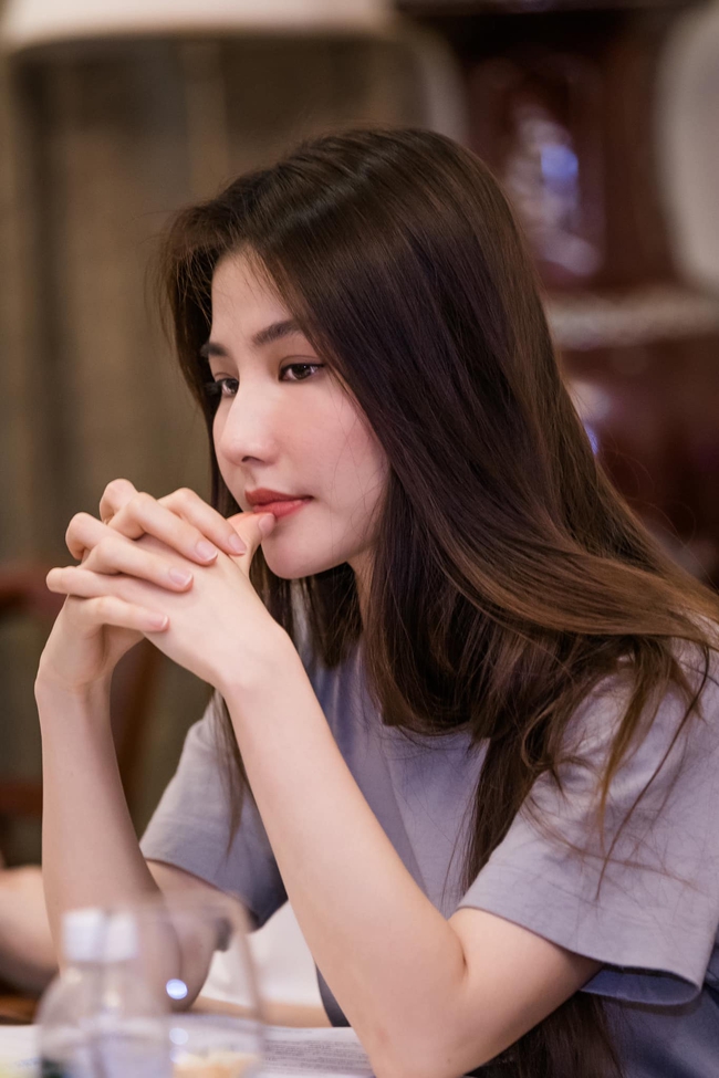"Tình yêu và tham vọng" vừa hết, Diễm My đã lộ ảnh đóng phim mới đẹp quyền lực, còn ai dám chê ăn mặc tầm thường? - Ảnh 5. "Tình yêu và tham vọng" vừa hết, Diễm My đã lộ ảnh đóng phim mới đẹp quyền lực, còn ai dám chê ăn mặc tầm thường? - Ảnh 5.