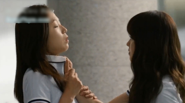 Kim So Hyun và bộ phim lấy đề tài bạo lực học đường đến mức phải chọn cái chết và màn vực dậy sau biến cố - Ảnh 6. Kim So Hyun và bộ phim lấy đề tài bạo lực học đường đến mức phải chọn cái chết và màn vực dậy sau biến cố - Ảnh 6.