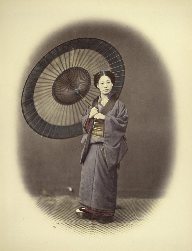 Loạt ảnh cũ phản ánh nét đẹp thanh tao, sự dịu dàng và phóng khoáng của người phụ nữ Nhật Bản hơn 150 năm trước - Ảnh 1.