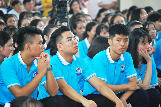 Thí sinh Ninh Bình đang xuất sắc lên đỉnh Olympia sau vượt chướng ngại vật - Ảnh 3. Thí sinh Ninh Bình đang xuất sắc lên đỉnh Olympia sau vượt chướng ngại vật - Ảnh 3.