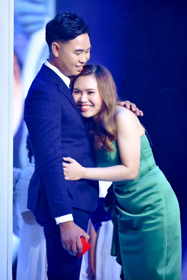 Mẹ đơn thân được chàng trai 24 tuổi cầu hôn ở show mai mối của Xuân Bắc - H'Hen Niê - Ảnh 9. Mẹ đơn thân được chàng trai 24 tuổi cầu hôn ở show mai mối của Xuân Bắc - H'Hen Niê - Ảnh 9.