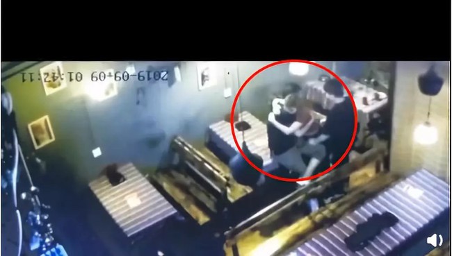 Vụ nữ sinh say rượu chết đuối với nhiều tình tiết đáng ngờ: Bản án 1 năm 6 tháng tù trở thành sự việc "nóng" nhất ngày hôm nay - Ảnh 4. Vụ nữ sinh say rượu chết đuối với nhiều tình tiết đáng ngờ: Bản án 1 năm 6 tháng tù trở thành sự việc "nóng" nhất ngày hôm nay - Ảnh 4.