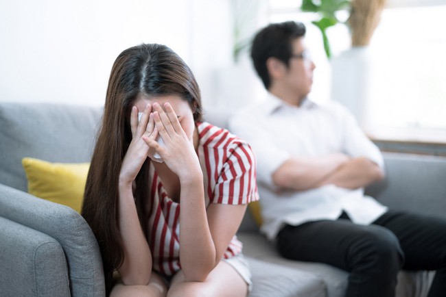 Vay tiền chữa bệnh cho con, chị hàng xóm mới chuyển đến đưa ra chiếc lắc vàng và nói ra sự thật khiến tôi ngớ người khi biết đó là đồ của mình - Ảnh 1. Vay tiền chữa bệnh cho con, chị hàng xóm mới chuyển đến đưa ra chiếc lắc vàng và nói ra sự thật khiến tôi ngớ người khi biết đó là đồ của mình - Ảnh 1.