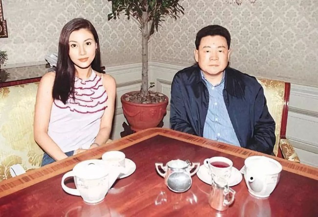 Lý Gia Hân và Lưu Loan Hùng. Lý Gia Hân và Lưu Loan Hùng.