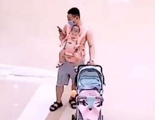 Ông bố "mất não" ngơ ngác tìm con giữa trung tâm thương mại khiến ai nấy xem xong cũng phải cười ngặt nghẽo - Ảnh 2. Đoạn clip ông bố "mất não" ngơ ngác tìm con giữa trung tâm thương mại khiến ai nấy xem xong cũng phải cười ngặt nghẽo - Ảnh 2.