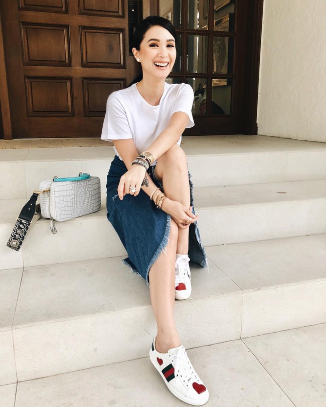 Phu nhân thượng nghị sĩ và cũng là bạn thân Hà Tăng: Chẳng ai nghĩ là 35 tuổi, xem ảnh học được bao nhiêu cách mặc đồ trắng đẹp sang chảnh - Ảnh 5. Phu nhân thượng nghị sĩ và cũng là bạn thân Hà Tăng: Chẳng ai nghĩ là 35 tuổi, xem ảnh học được bao nhiêu cách mặc đồ trắng đẹp sang chảnh - Ảnh 5.