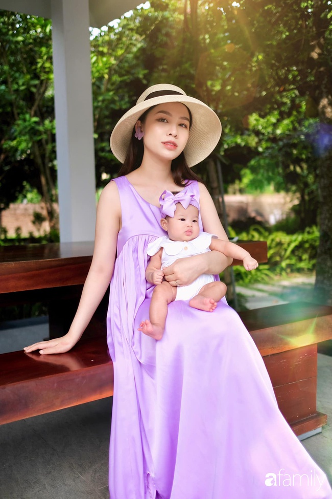 "Phù thủy make-up" Quách Ánh kể chuyện làm mẹ bỉm sữa: Trở lại công việc sớm giúp giảm stress sau sinh, - Ảnh 4. "Phù thủy make-up" Quách Ánh kể chuyện làm mẹ bỉm sữa: Trở lại công việc sớm giúp giảm stress sau sinh, - Ảnh 4.